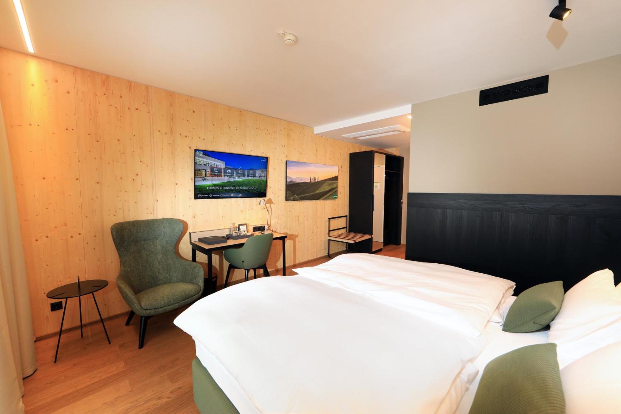 Hotel Steiermarkhof Graz - Aus Holz Gebaut, Von Huegeln Gekuesst Bagian luar foto