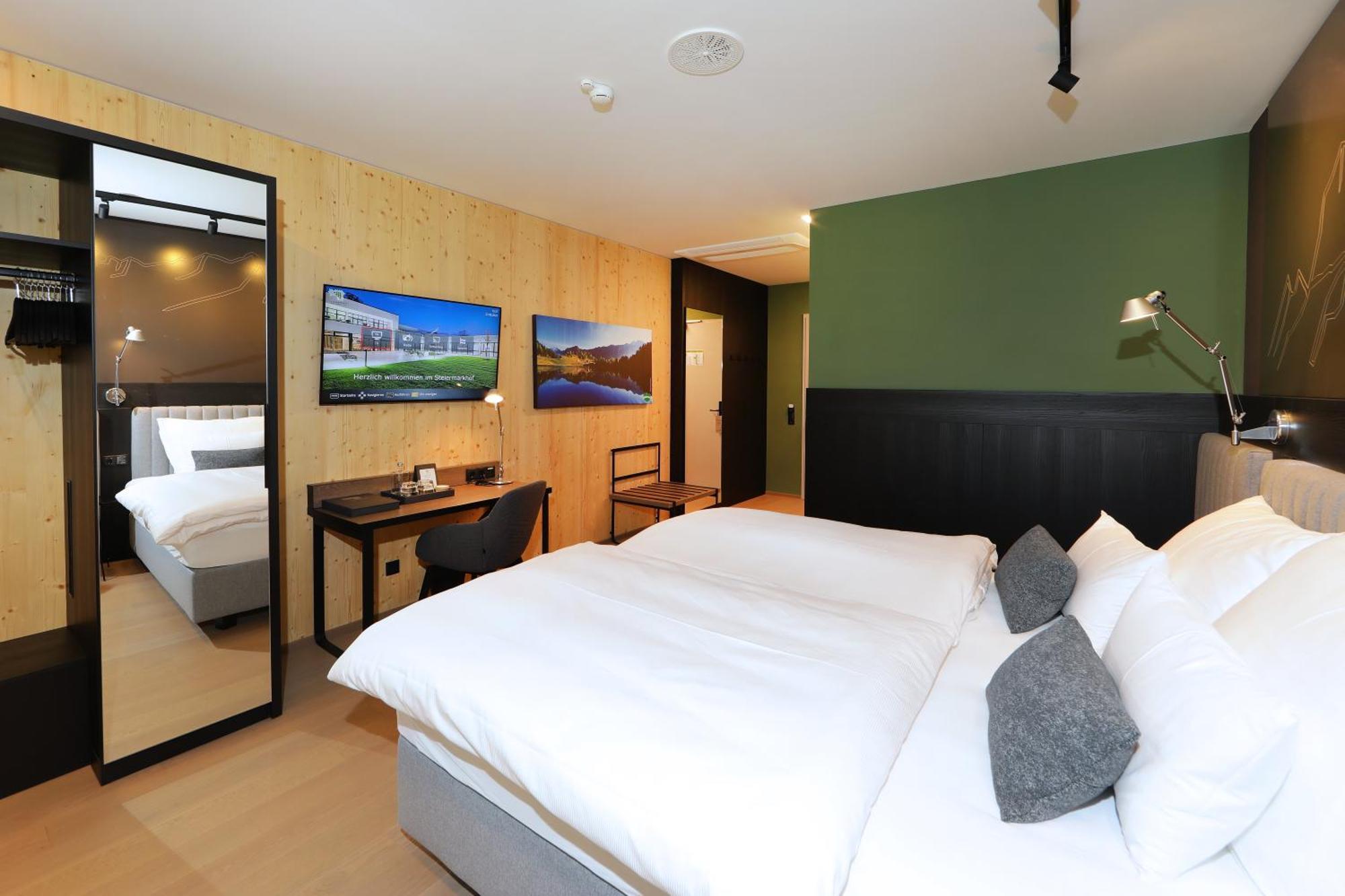 Hotel Steiermarkhof Graz - Aus Holz Gebaut, Von Huegeln Gekuesst Bagian luar foto